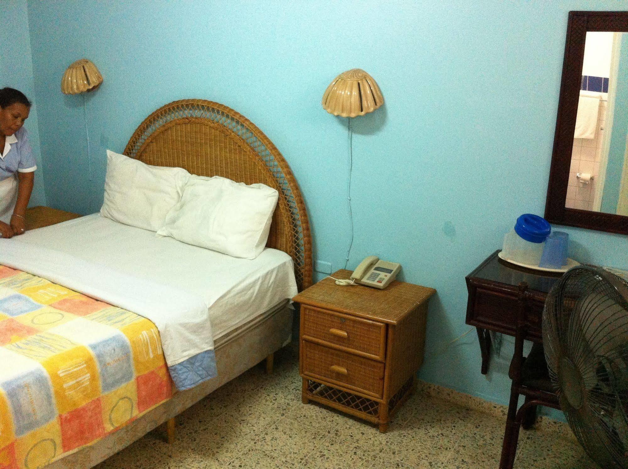 Hotel Caribe Barahona エクステリア 写真