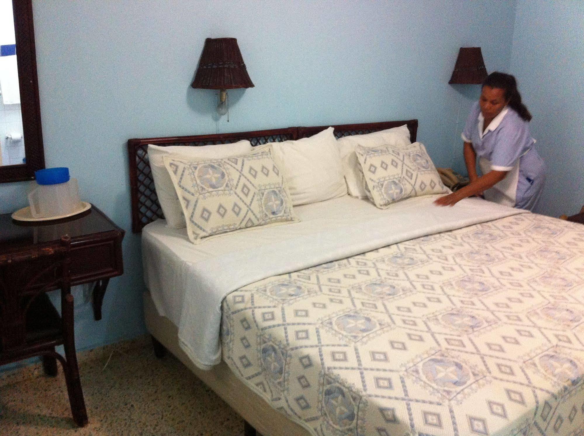 Hotel Caribe Barahona エクステリア 写真