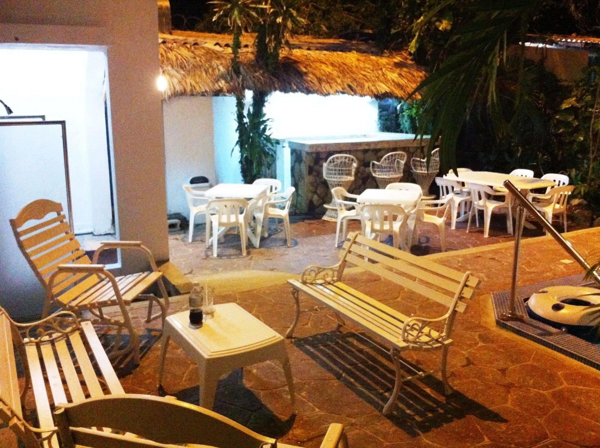 Hotel Caribe Barahona エクステリア 写真