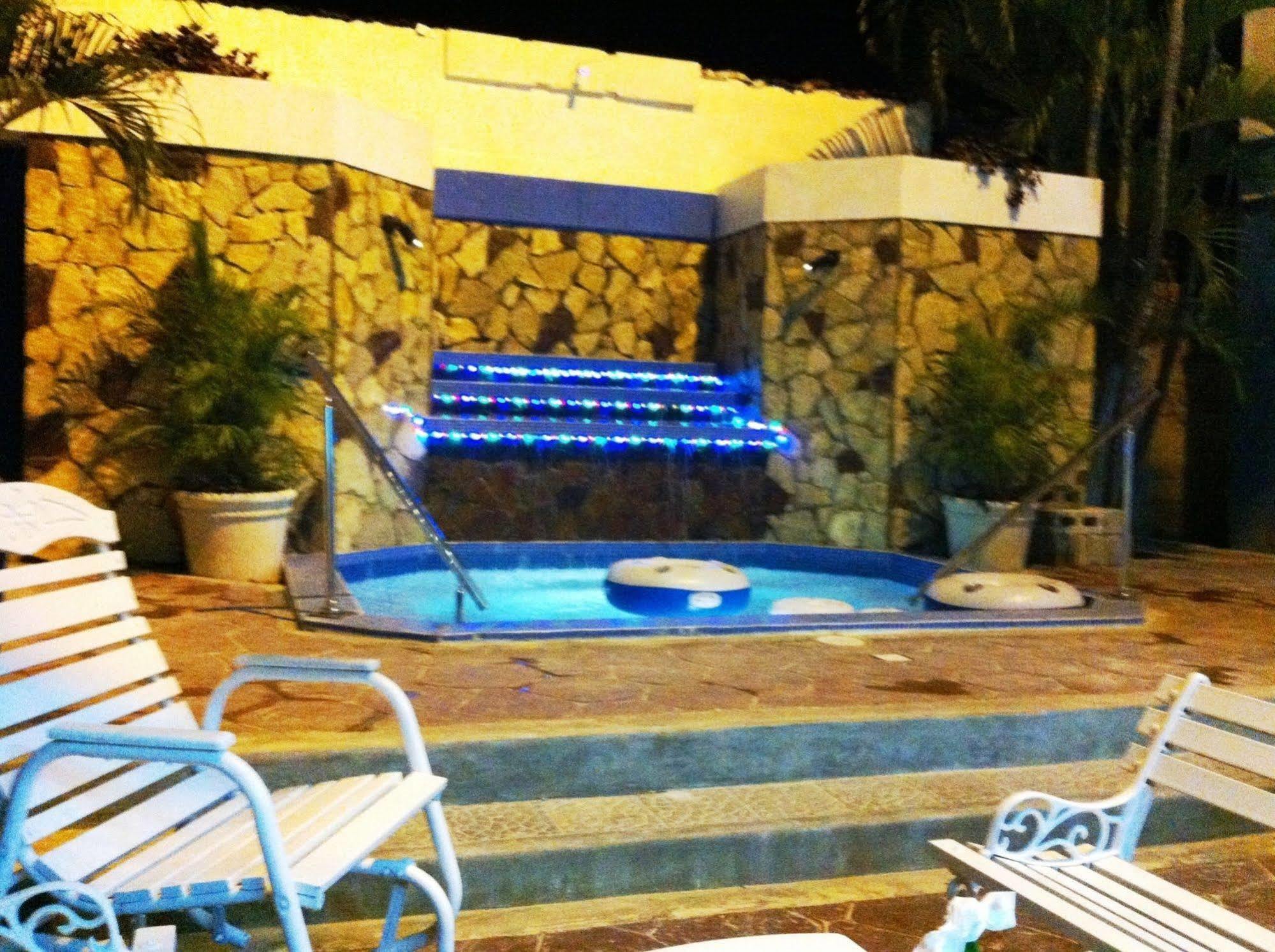 Hotel Caribe Barahona エクステリア 写真